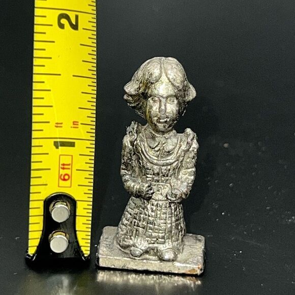 Vintage Pewter Figurine Figure Girl Singing Christmas Carol Handcrafted USA - Picture 2 of 7